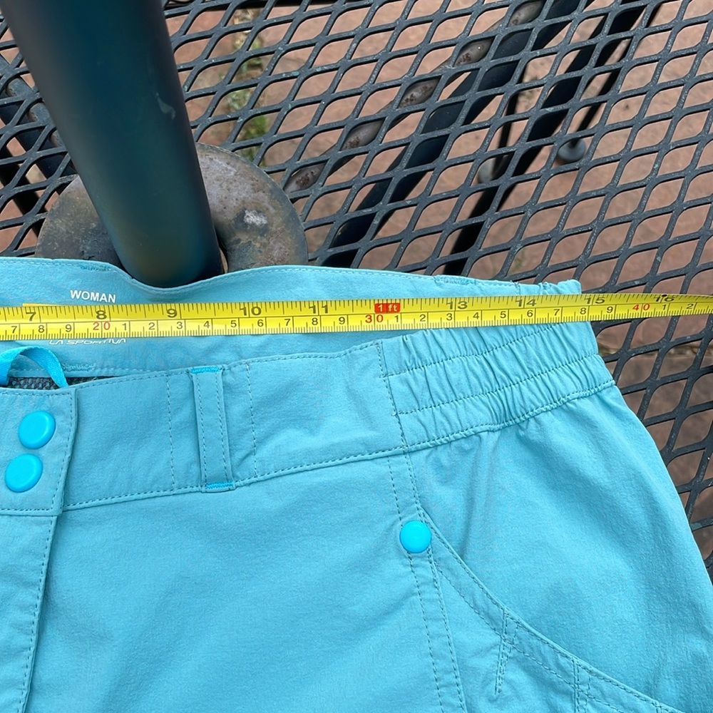 La Sportiva Women's Zen Bermuda light Blue Shorts - Picture 11 of 11